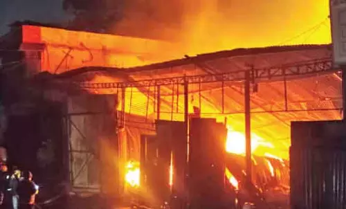 Indore : मधुरम स्वीट्स के मालिक के घर में लगी आग, कोई हताहत नही