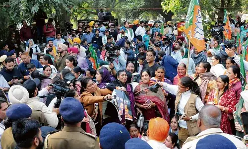 Punjab: महिलाओं को भत्ता नहीं, भाजपा ने विरोध किया Punjab: महिलाओं को भत्ता नहीं, भाजपा ने विरोध किया