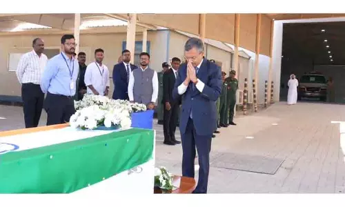 भारत के UAE दूत और कॉन्सुल जनरल ने विंग कमांडर नमांश स्याल को श्रद्धांजलि दी