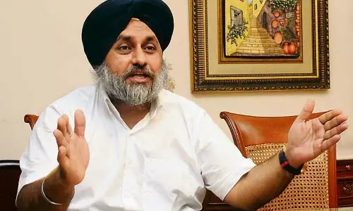 संसद में विधेयक पेश न करें केंद्र : Badal
