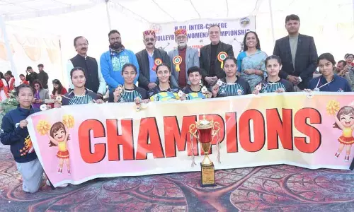 Dharamshala गवर्नमेंट कॉलेज ने महिला वॉलीबॉल ट्रॉफी जीती