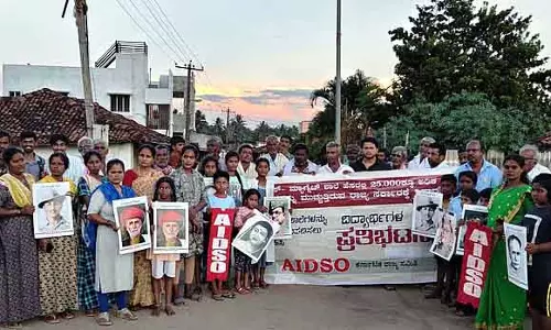सरकारी हायर प्राइमरी स्कूल बंद करने की योजना: विरोध प्रदर्शन सरकारी हायर प्राइमरी स्कूल बंद करने की योजना: विरोध प्रदर्शन