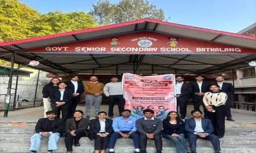 Solan school के छात्रों को डिजिटल सुरक्षा और मासिक धर्म स्वास्थ्य के बारे में जानकारी दी गई Solan school के छात्रों को डिजिटल सुरक्षा और मासिक धर्म स्वास्थ्य के बारे में जानकारी दी गई