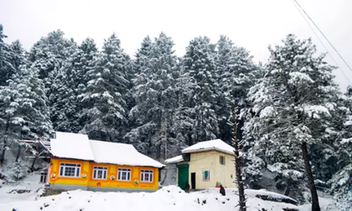 Srinagar में कड़ाके की सर्दी: तापमान -2.8°C, सीज़न की सबसे ठंडी रात Srinagar में कड़ाके की सर्दी: तापमान -2.8°C, सीज़न की सबसे ठंडी रात