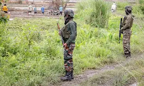 बैन संगठनों से जुड़े चार आतंकवादी गिरफ्तार; भारी मात्रा में हथियार बरामद बैन संगठनों से जुड़े चार आतंकवादी गिरफ्तार; भारी मात्रा में हथियार बरामद