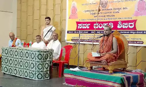 तलाक, भ्रूण हत्या से दूर रहें: Swarnavalli Swamiji तलाक, भ्रूण हत्या से दूर रहें: Swarnavalli Swamiji