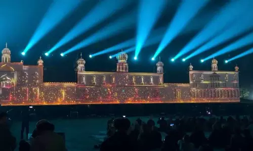 Makotla में लाइट, साउंड शो के साथ 9वें सिख गुरु की शहादत को याद किया गया Makotla में लाइट, साउंड शो के साथ 9वें सिख गुरु की शहादत को याद किया गया