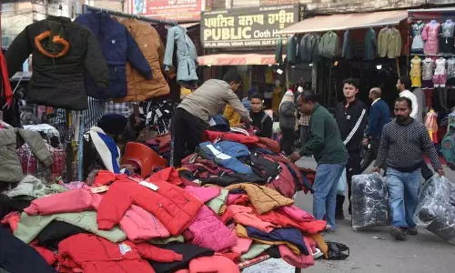 Ludhiana: शुरुआती ठंड ने सर्दियों के कपड़ों की बिक्री बढ़ा दी