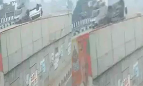 गोरखपुर-वाराणसी हाईवे पर टाटा मैजिक से टक्कर के बाद बोलेरो 5 बार पलटी गोरखपुर-वाराणसी हाईवे पर टाटा मैजिक से टक्कर के बाद बोलेरो 5 बार पलटी