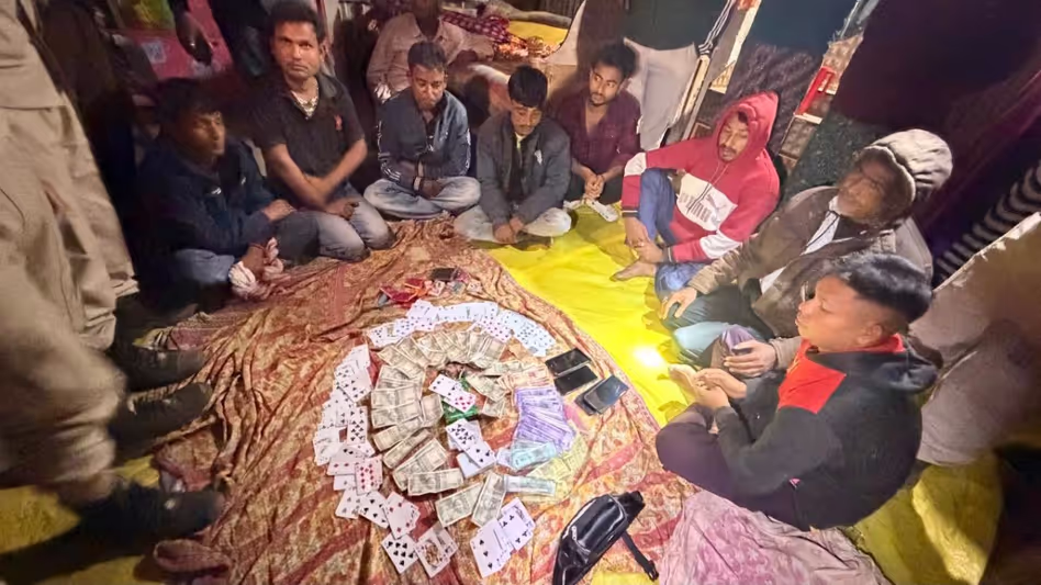 Assam पुलिस ने धुबरी में कथित जुए के अड्डे पर छापा मारा