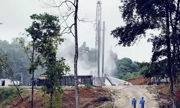 Arunachal: OIL ने खारसांग ऑयल फील्ड में कुआं 76 को सफलतापूर्वक कैप किया Arunachal: OIL ने खारसांग ऑयल फील्ड में कुआं 76 को सफलतापूर्वक कैप किया
