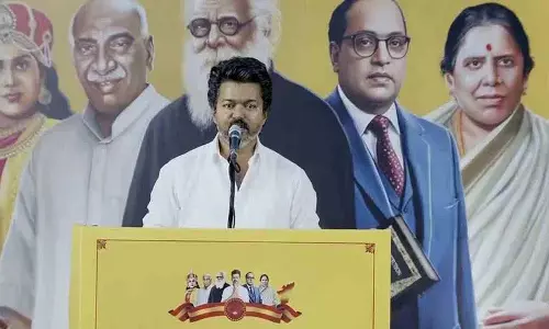 तमिलनाडु TVK प्रमुख विजय ने डीएमके पर निशाना साधा, कांचीपुरम में पार्टी की जड़ों पर प्रकाश डाला तमिलनाडु TVK प्रमुख विजय ने डीएमके पर निशाना साधा, कांचीपुरम में पार्टी की जड़ों पर प्रकाश डाला