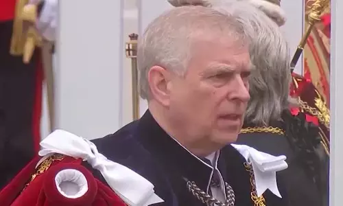 पूर्व राजकुमार एंड्रयू की Windsor में कभी-कभार की गई सैर से शाही परिवार पर नया दबाव बढ़ा पूर्व राजकुमार एंड्रयू की Windsor में कभी-कभार की गई सैर से शाही परिवार पर नया दबाव बढ़ा
