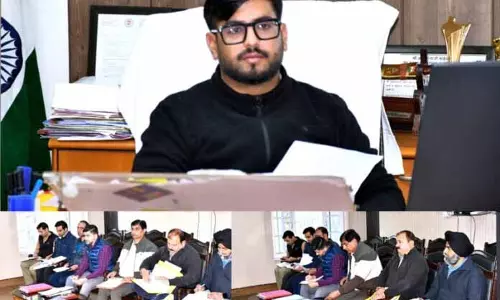 DC Rajouri ने वाइब्रेंट विलेजेज प्रोग्राम के तहत प्रगति की समीक्षा की