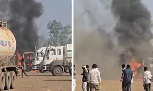 MP : गुना में पार्क किए गए गैस टैंकर में आग लगी MP : गुना में पार्क किए गए गैस टैंकर में आग लगी
