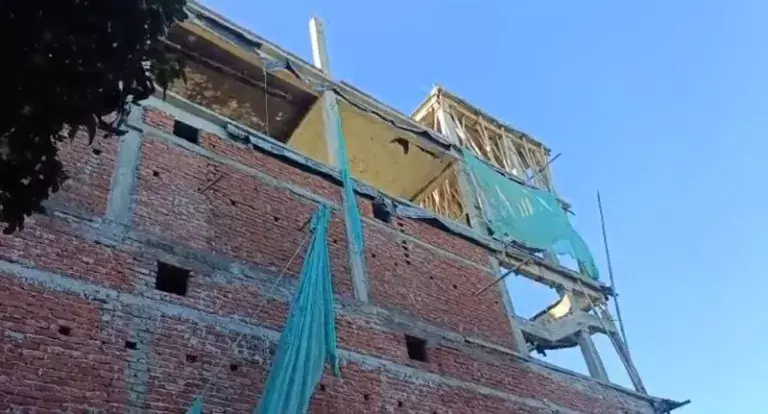 डिब्रूगढ़ में निर्माणाधीन इमारत की दीवार गिरने से 48 साल की महिला की मौत डिब्रूगढ़ में निर्माणाधीन इमारत की दीवार गिरने से 48 साल की महिला की मौत