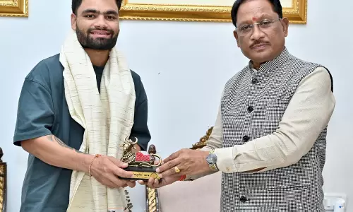 क्रिकेटर रिंकू सिंह ने CM साय से की मुलाकात