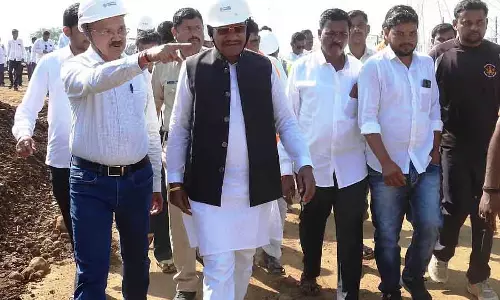 स्थानीय लोगों को रोज़गार में प्राथमिकता दें: MLA Prabhu Chavan स्थानीय लोगों को रोज़गार में प्राथमिकता दें: MLA Prabhu Chavan