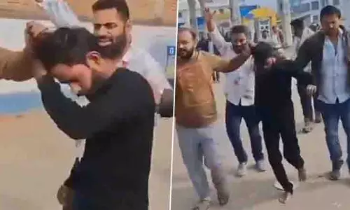 किशोरी का नग्न वीडियो चुपके से रिकॉर्ड किया गया, फिर उसे बलैकमेल किया किशोरी का नग्न वीडियो चुपके से रिकॉर्ड किया गया, फिर उसे बलैकमेल किया