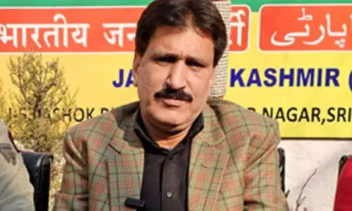 BJP ने आतंकवाद विरोधी अभियानों पर पीडीपी की ‘आपत्ति’ की आलोचना की BJP ने आतंकवाद विरोधी अभियानों पर पीडीपी की ‘आपत्ति’ की आलोचना की