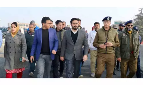 DC Srinagar ने सनत नगर फ्लाईओवर का निरीक्षण किया DC Srinagar ने सनत नगर फ्लाईओवर का निरीक्षण किया