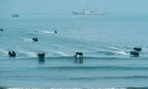 ताइवान ने सीमा के पास 8 चीनी विमान और 6 नौसेना जहाज देखे ताइवान ने सीमा के पास 8 चीनी विमान और 6 नौसेना जहाज देखे