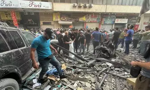 Beirut में हिज़्बुल्लाह के ठिकाने पर इज़राइली हमला, कई घायल Beirut में हिज़्बुल्लाह के ठिकाने पर इज़राइली हमला, कई घायल