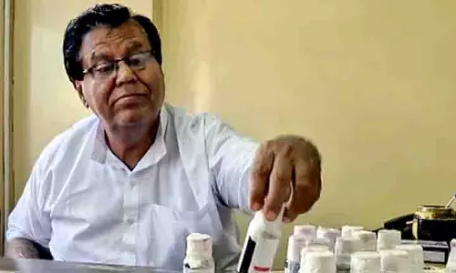 UP पुलिस की छापेमारी, 12 मेडिकल स्टोर अवैध कफ सिरप केस में घिरे UP पुलिस की छापेमारी, 12 मेडिकल स्टोर अवैध कफ सिरप केस में घिरे
