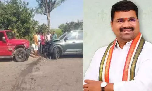 Choppadandi MLA का काफिला जगतियाल में दुर्घटनाग्रस्त