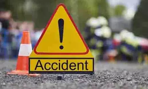 Assam में ट्यूशन जा रहे तीन स्टूडेंट्स को तेज रफ्तार कार ने टक्कर मारी