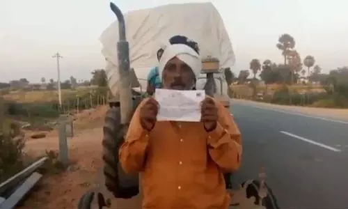 Viral Video में भुवनागिरी के किसान ने कांग्रेस सरकार पर निशाना साधा Viral Video में भुवनागिरी के किसान ने कांग्रेस सरकार पर निशाना साधा