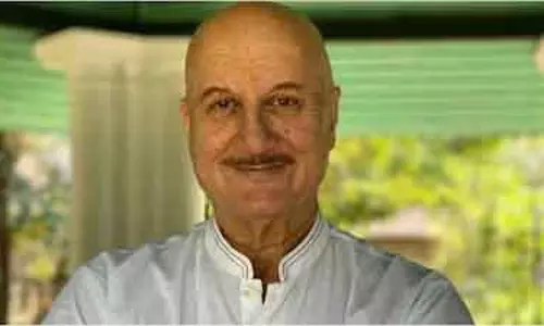 Anupam Kher  ने कॉफी शॉप में चिल्लाकर मांगा सही पेमेंट
