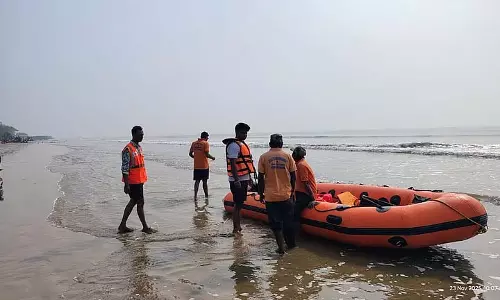Mandarmani समुद्र में युवक डूबा, बचाव कार्य जारी Mandarmani समुद्र में युवक डूबा, बचाव कार्य जारी