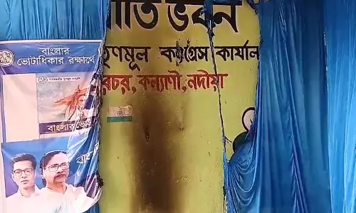 Kalyani में तृणमूल के SIR सहायता शिविर में आग लग गई Kalyani में तृणमूल के SIR सहायता शिविर में आग लग गई