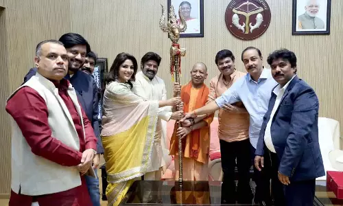 NBK और बोयापति ने CM योगी से की मुलाकात, दिखाया अखंड 2 का फुटेज