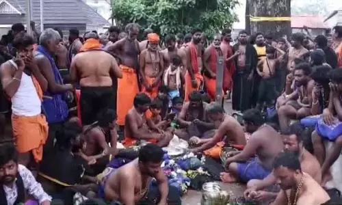 बरीमाला मंदिर में भारी भीड़, श्रद्धालु पूजा-अर्चना में जुटे