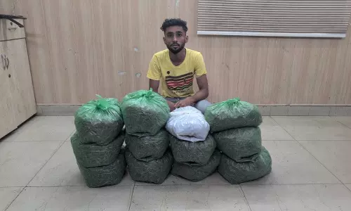 15 किलो 200 ग्राम गांजा के साथ गोलू साहू गिरफ्तार 15 किलो 200 ग्राम गांजा के साथ गोलू साहू गिरफ्तार