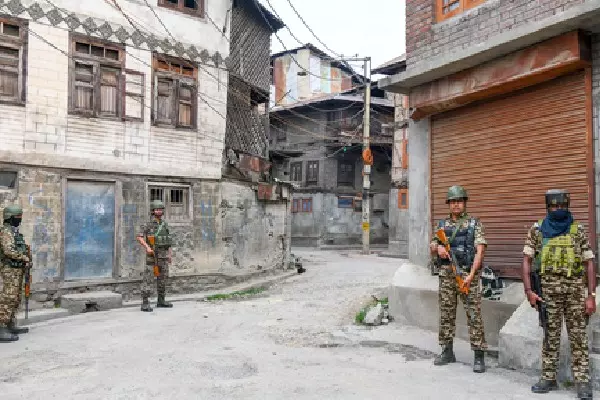 Jammu-Kashmir में ड्रग तस्कर की 22 लाख रुपये की संपत्ति कुर्क Jammu-Kashmir में ड्रग तस्कर की 22 लाख रुपये की संपत्ति कुर्क