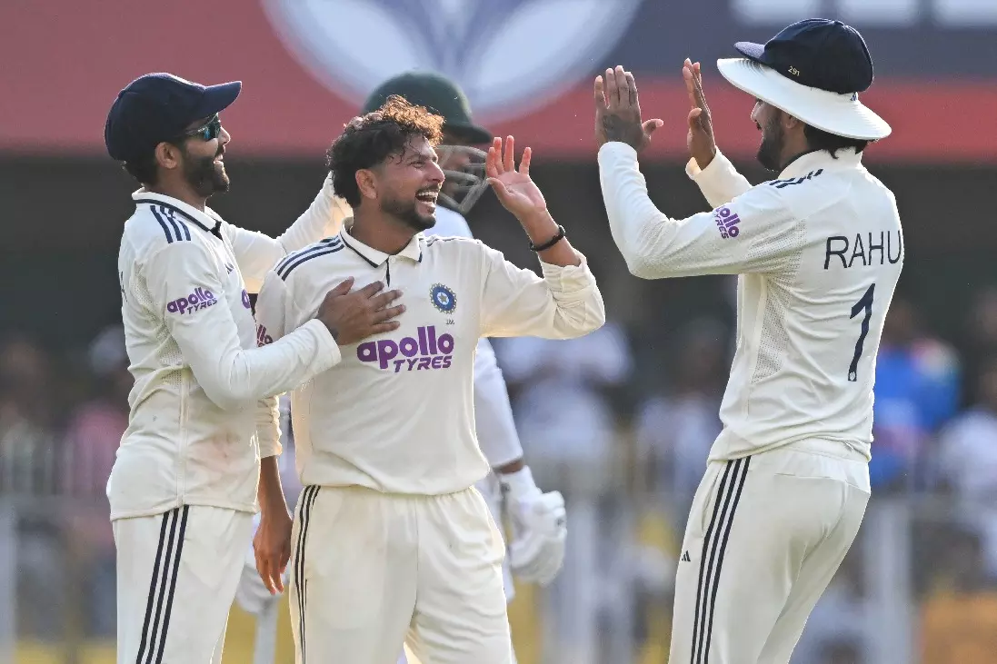 2nd Test: कुलदीप ने तीन विकेट लिए, भारत ने साउथ अफ्रीका को 247/6 पर रोका 2nd Test: कुलदीप ने तीन विकेट लिए, भारत ने साउथ अफ्रीका को 247/6 पर रोका