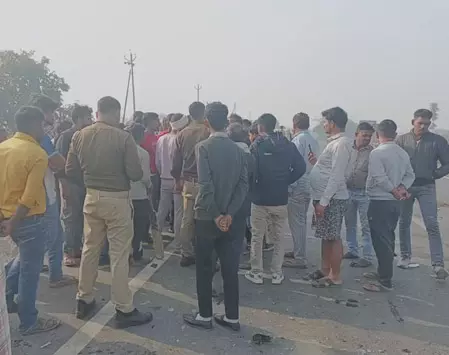 कार की टक्कर से बाइक सवार की मौत, जांच में जुटी पुलिस कार की टक्कर से बाइक सवार की मौत, जांच में जुटी पुलिस