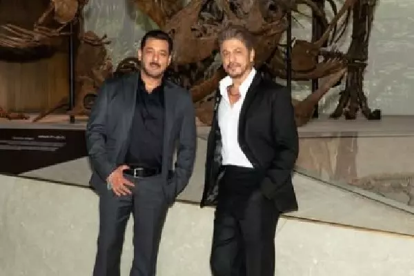 सलमान और शाहरुख की अबू धाबी ट्रिप की फोटो इंटरनेट पर छाई सलमान और शाहरुख की अबू धाबी ट्रिप की फोटो इंटरनेट पर छाई