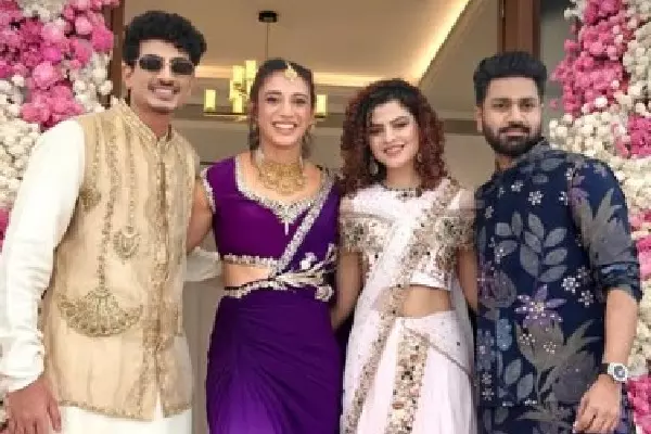 Palak Muchhal ने भाई और स्मृति मंधाना के शादी से पहले उत्सव की खास झलक दिखाई Palak Muchhal ने भाई और स्मृति मंधाना के शादी से पहले उत्सव की खास झलक दिखाई