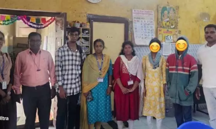 तेलंगाना से भागे हुए भाई-बहन अवाडी रेलवे स्टेशन पर मिले, CWC को सौंप दिए गए तेलंगाना से भागे हुए भाई-बहन अवाडी रेलवे स्टेशन पर मिले, CWC को सौंप दिए गए