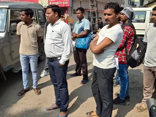 हैंडपंप टेक्नीशियन भर्ती परीक्षा सेंटर में हंगामा, भेदभाव कर गेट बंद करने का आरोप हैंडपंप टेक्नीशियन भर्ती परीक्षा सेंटर में हंगामा, भेदभाव कर गेट बंद करने का आरोप