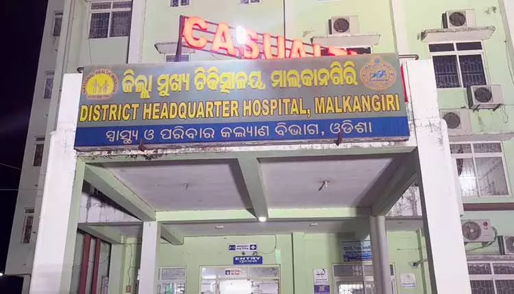 Malkangiri में पति की मौत के बाद महिला ने आत्महत्या की कोशिश की, बच्चों को जहर दिया Malkangiri में पति की मौत के बाद महिला ने आत्महत्या की कोशिश की, बच्चों को जहर दिया