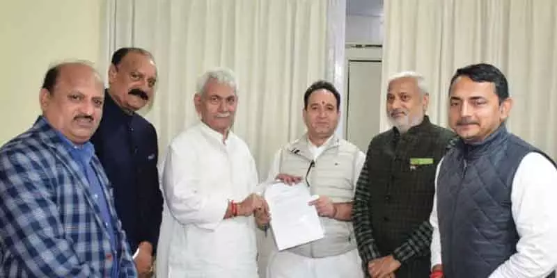 LoP Sunil Sharma और सांसद जुगल किशोर शर्मा ने LG से मुलाकात की LoP Sunil Sharma और सांसद जुगल किशोर शर्मा ने LG से मुलाकात की