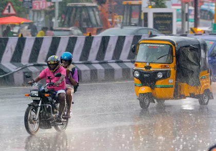 केरल में भारी बारिश जारी रहेगी, IMD ने कई जिलों के लिए येलो अलर्ट जारी किया केरल में भारी बारिश जारी रहेगी, IMD ने कई जिलों के लिए येलो अलर्ट जारी किया