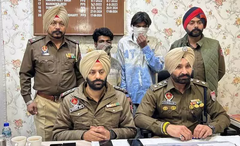 Ludhiana: पुलिस ने झपटमार गिरोह का भंडाफोड़ किया, 4 वाहन जब्त Ludhiana: पुलिस ने झपटमार गिरोह का भंडाफोड़ किया, 4 वाहन जब्त