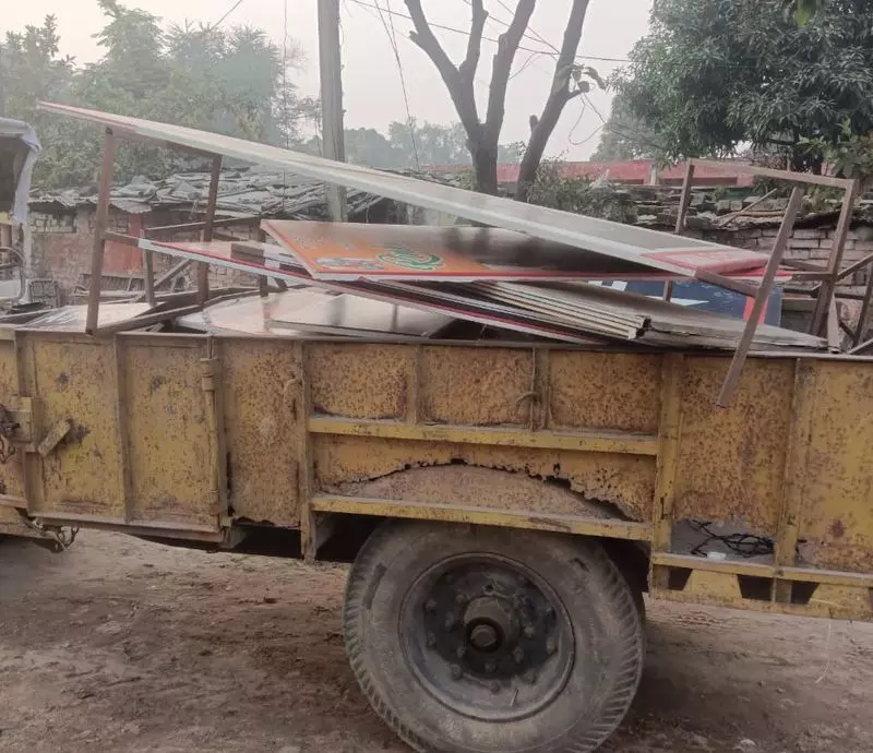 Yamunanagar नगर निगम ने अवैध होर्डिंग्स पर कार्रवाई की Yamunanagar नगर निगम ने अवैध होर्डिंग्स पर कार्रवाई की