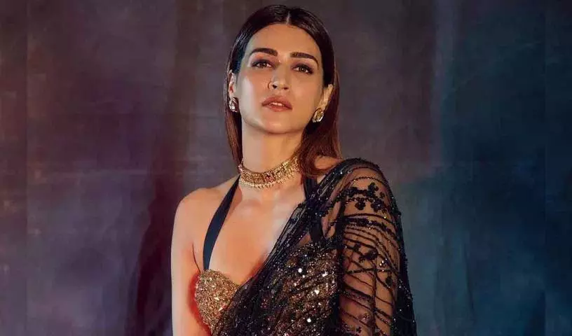 Kriti Sanon ने दिल्ली में एयर क्वालिटी पर चिंता जताई Kriti Sanon ने दिल्ली में एयर क्वालिटी पर चिंता जताई